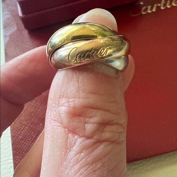 Cartier Large Trinity Ring in Yellow Gold, Rose Gold, Silver Gold, Size 4.5 - Picture 5 of 9